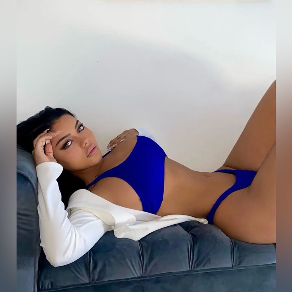 Fashion Nova Vibrant Blue Bikini Set - Picture 2 of 6